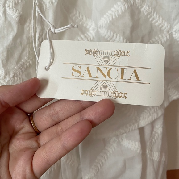 NWT! White Jumpsuit - Size Medium - Picture 5 of 8